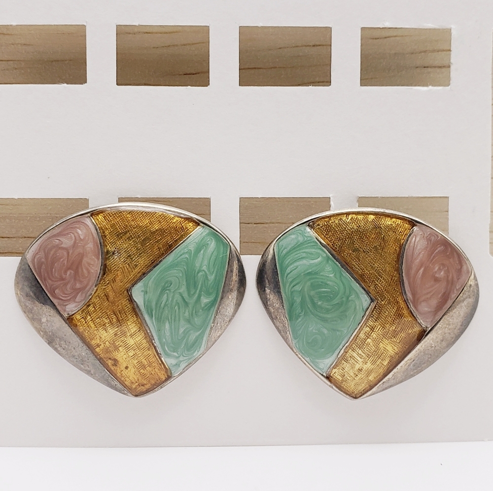 0015 Vintage Two Tone Metal and Enamel Trianglar Clip Earrings